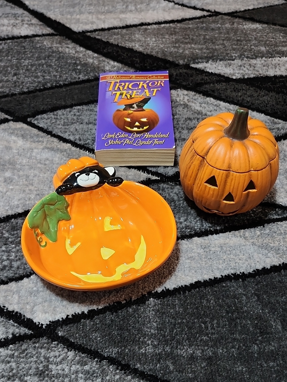 VINTAGE HALLOWEEN THEMED JACK-O-LANTERN CANDY DISH TRICK-OR-TREAT 1997 BUNDLE